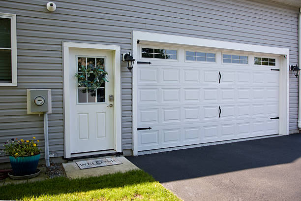 24/7 Emergency Garage Door Panel Replacement experts in Clay County County, FL